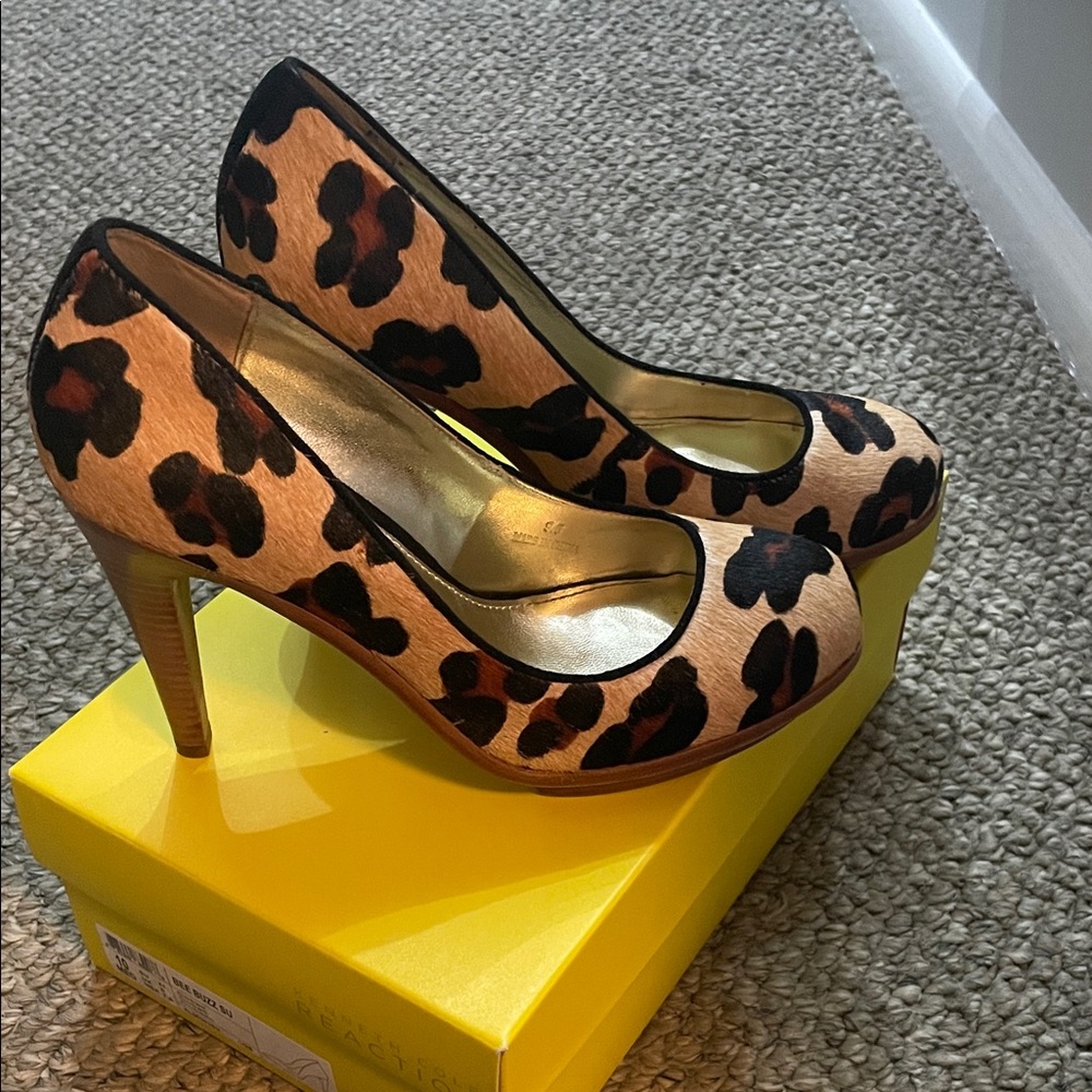 Elaine Turner Leopard-Print Platform Pumps in Tan and Black